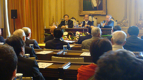 Mitsui & Co. donates Japanese law translations to the University of São Paulo Law School -  2010